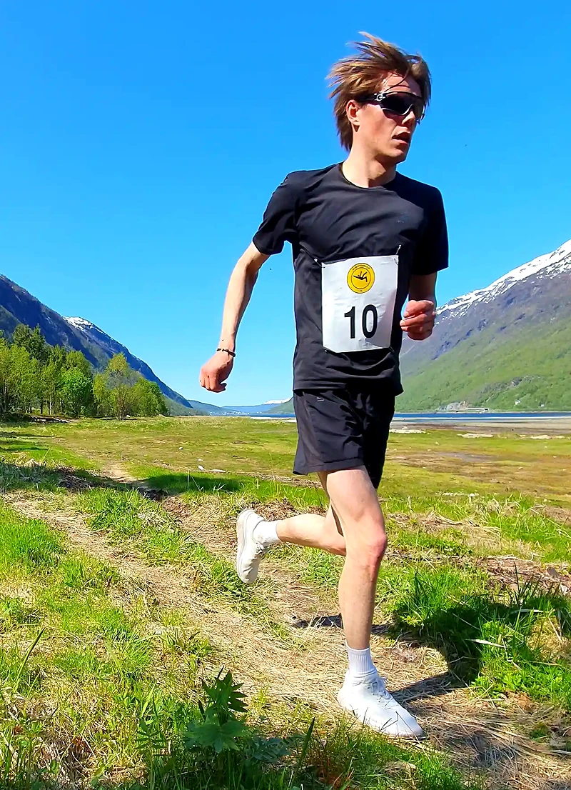 Runner in Narvik Backyard Ultra. Beautiful nature in the background.