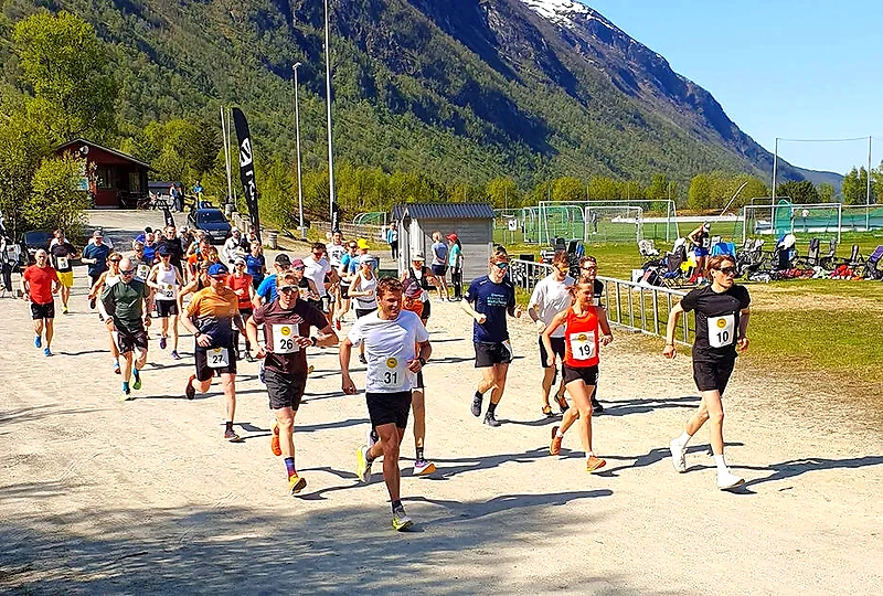 Runners in Backyard Ultra Narvik. Beautiful nature in the background.