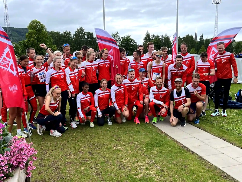 A group of people in running attire poses for a picture.