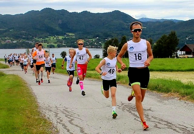 Runners in the Flemstubben road race.