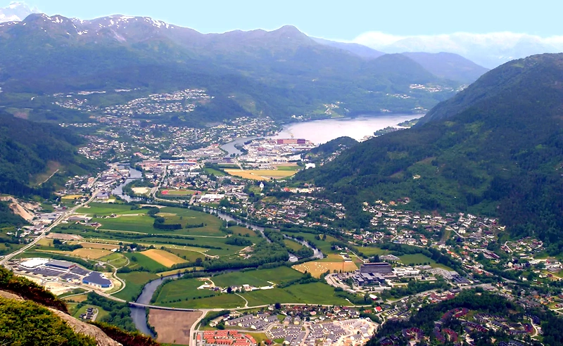 Overview image of Førde, Sunnfjord, with mountains and valleys.