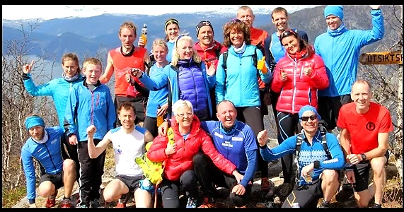 Runners pose on a mountain, likely during the Galdane Rundt trail race.