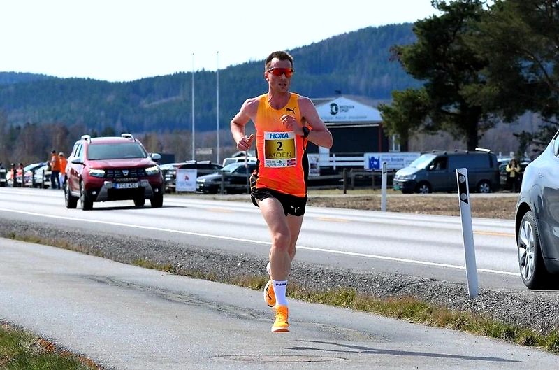 Runner in the Gruemila race, wearing bib number 2.