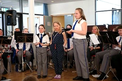 Hallingby School Band plays for the runners during the Hønefoss 5 km stadium race.