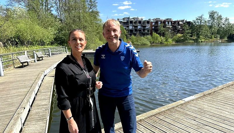 Picture of people by a lake, likely at Kolbotnvannet.