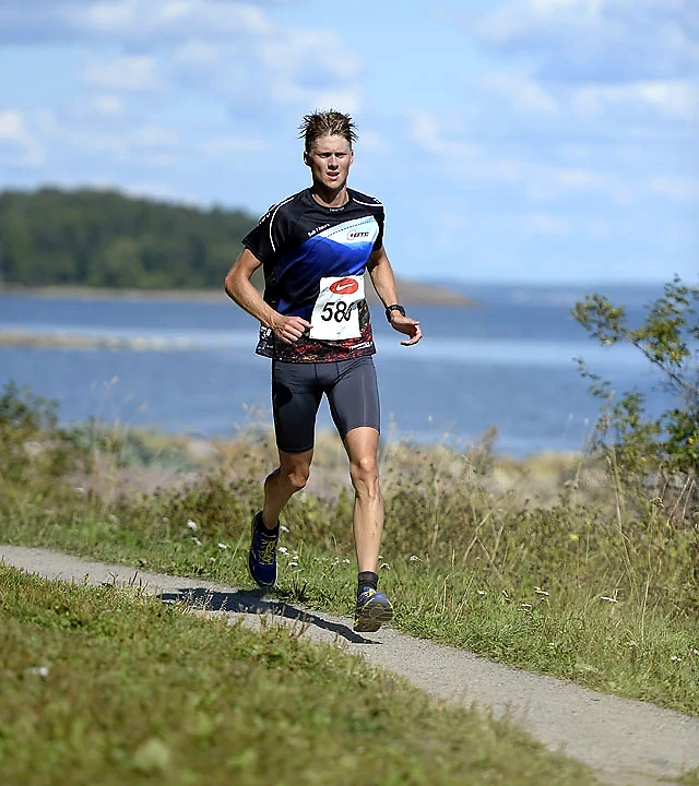 Running on the coastal path during the Coastal Trail Half Marathon in Horten-Tønsberg.
