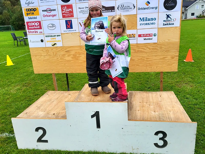 Children on the podium after Resfjellet up Mini.