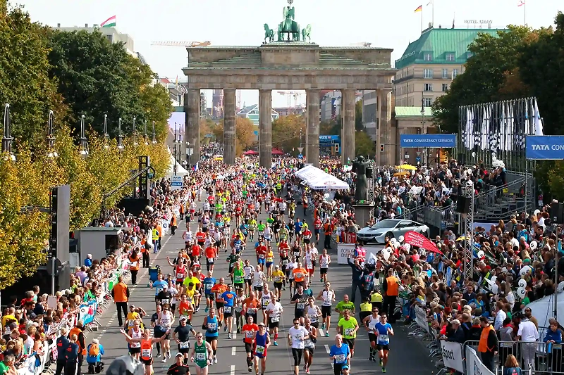 Runners at the Berlin Marathon in front of the Brandenburg Gate, Germany.
