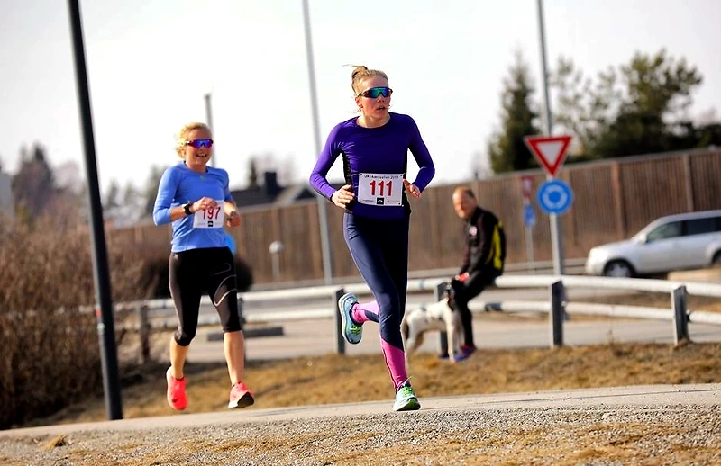 Runners in a race, the UKI carousel. Sunglasses, bib number, outdoors.