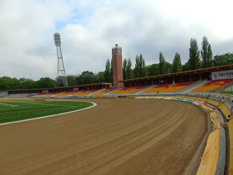 Stadion Olimpijski we Wrocławiu. Miejsce 4 Biegu charytatywnego ZPF Run.