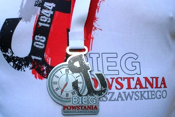 Medal V Biegu Pamięci Powstańców Warszawy z kotwicą i datą 1.08.1944.