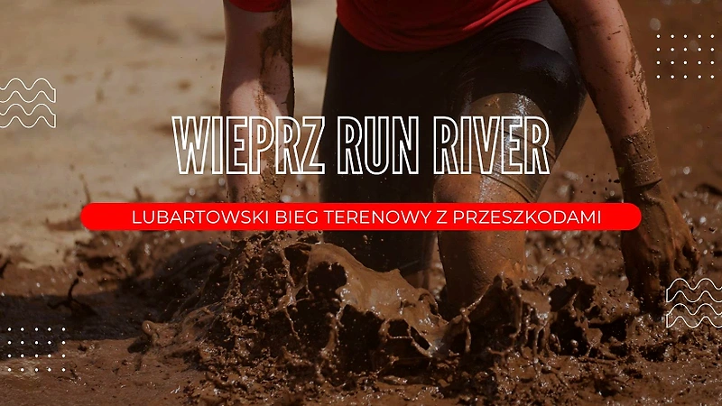 Bieg terenowy Wieprz Run River, Lubartów. Uczestnik biegnie w błocie.