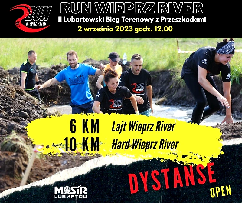 Uczestnicy biegu Run Wieprz River w błotnistym terenie.