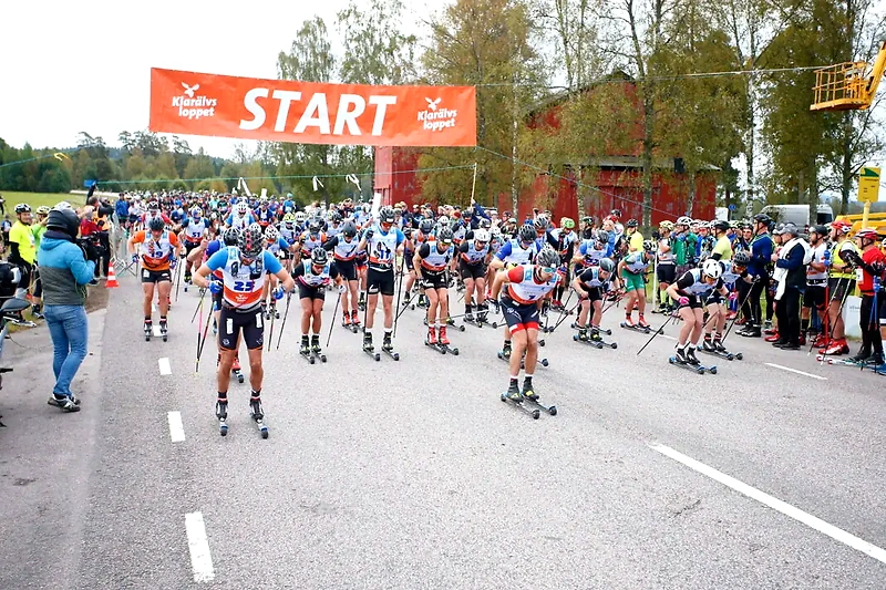Roller-skiing race at Klarälvsloppet, many participants ready to start.