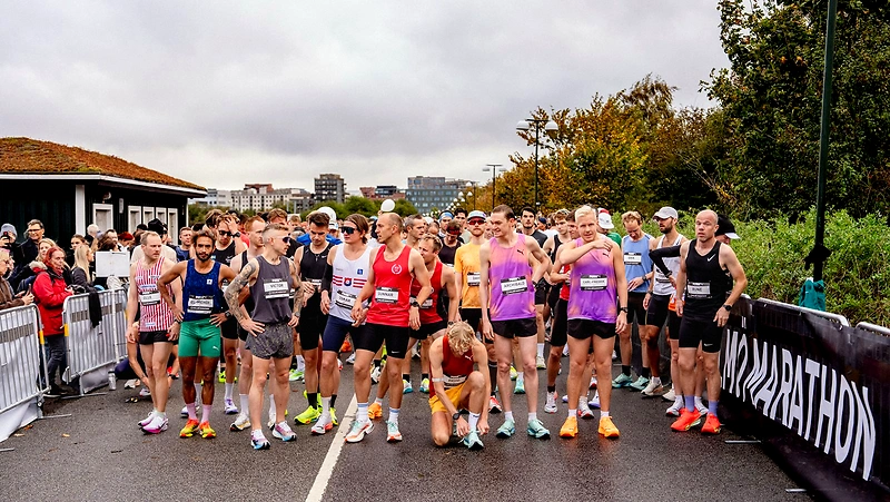 Löpare förbereder sig för Malmö Marathon.