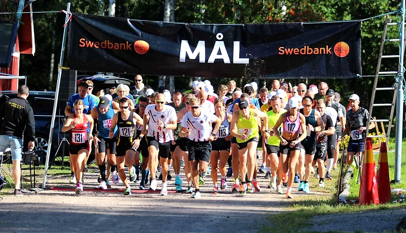 Runners start at the Mariestad Marathon.