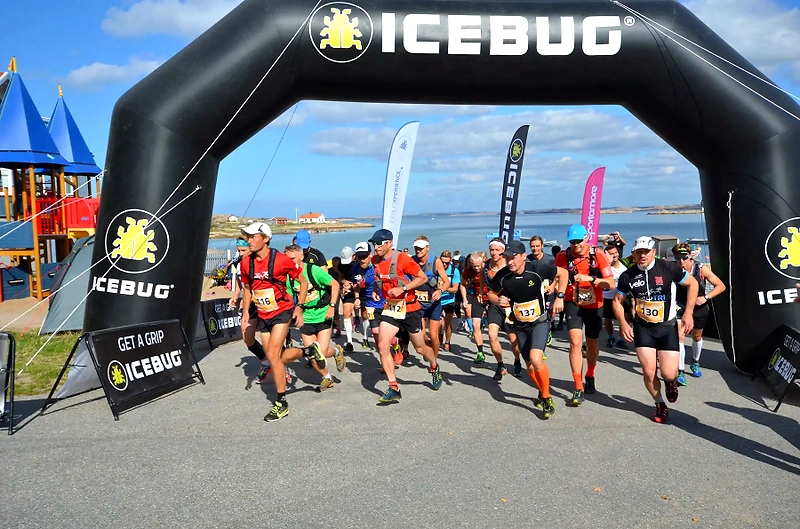 Löpare startar Icebug West Coast Trail i Ramsvik, Bohuslän.
