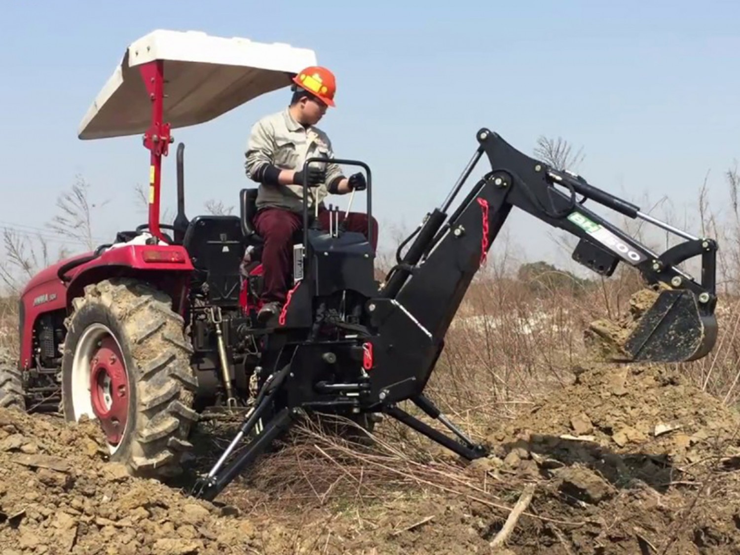 Tractor Rear Digger Transport and loading - Loading - Groundworking | Agrohof GROUP