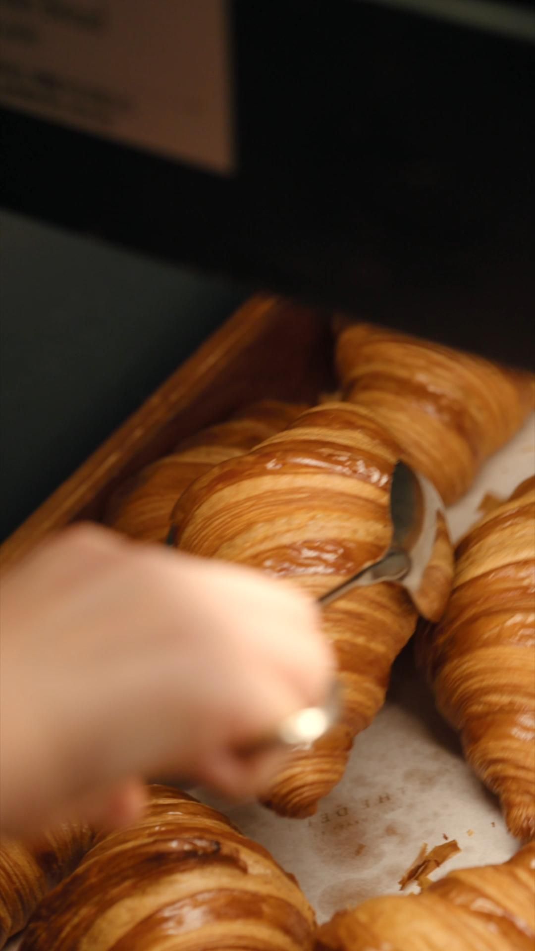 Croissant Tongs Reach template