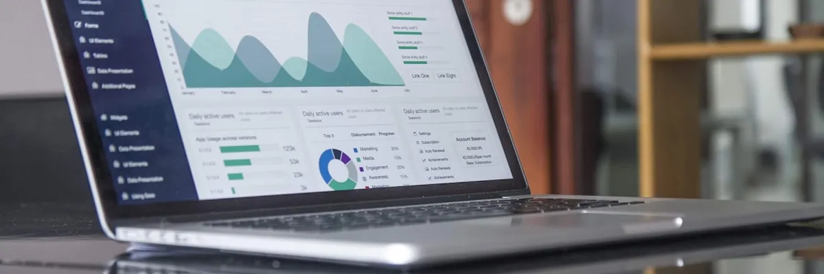 Dashboard de Google Search Console mostrando crecimiento de tráfico orgánico SEO en Colombia