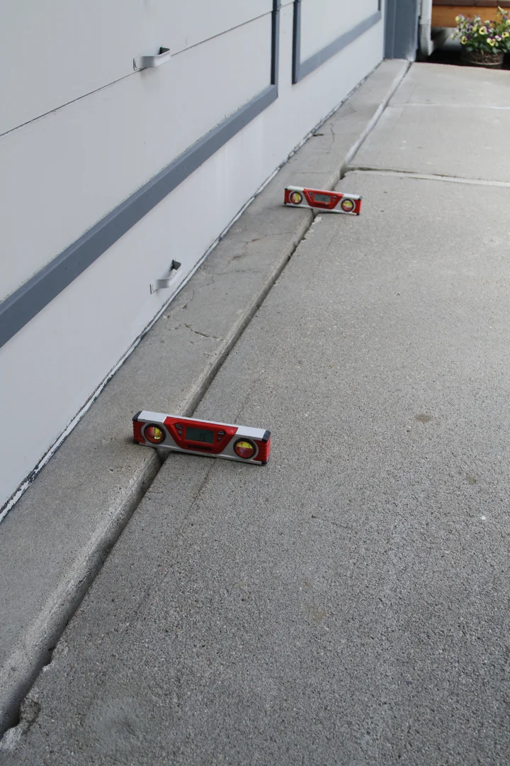 Vertical displacement across a cracked concrete slab Vertical displacement across a cracked concrete slab