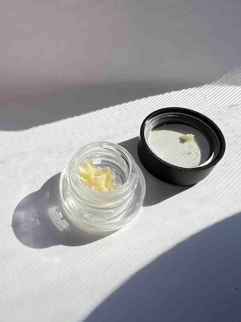 Glistening live resin concentrate - thc cart