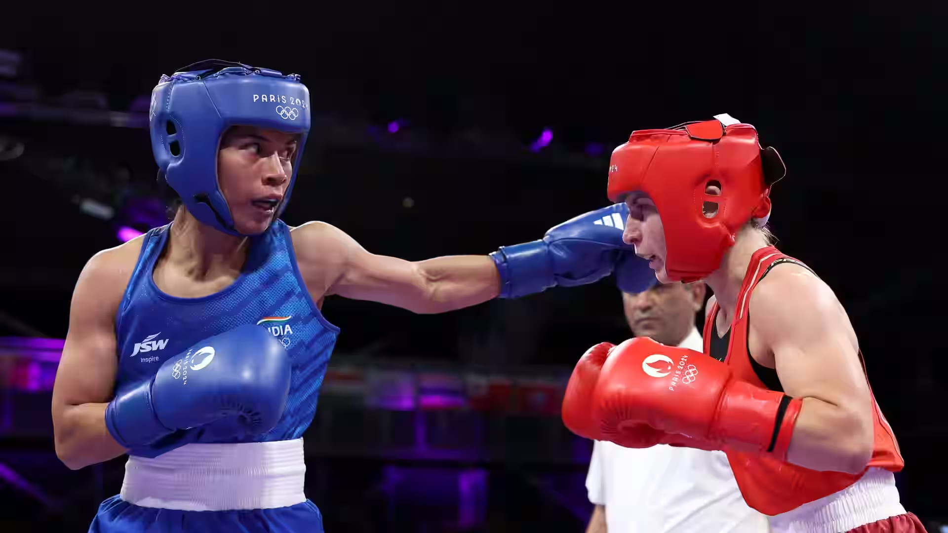 boxer changing levels with a triple jab - triple jab boxing