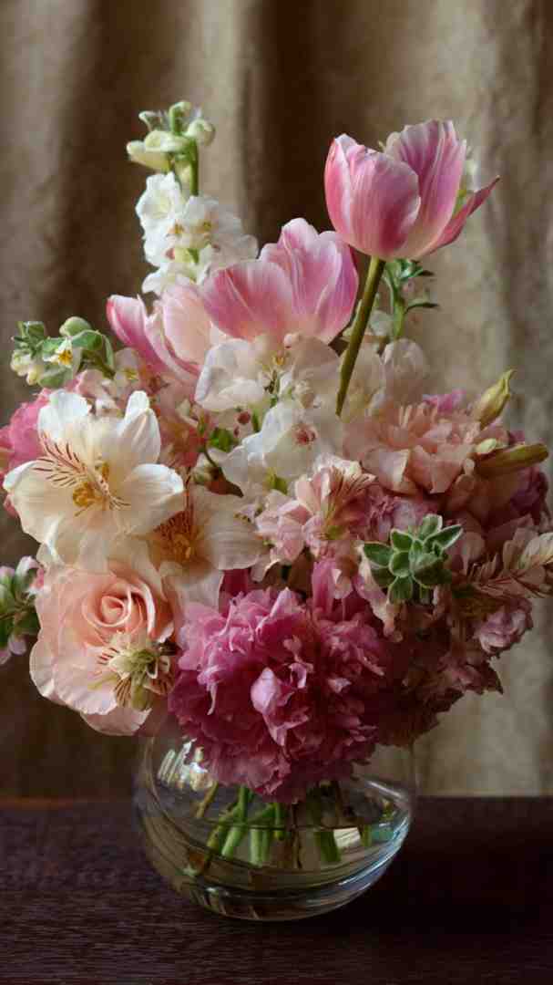 Premium bouquet in a Dunedin home setting - dunedin flowers same day delivery Premium bouquet in a Dunedin home setting - dunedin flowers same day delivery