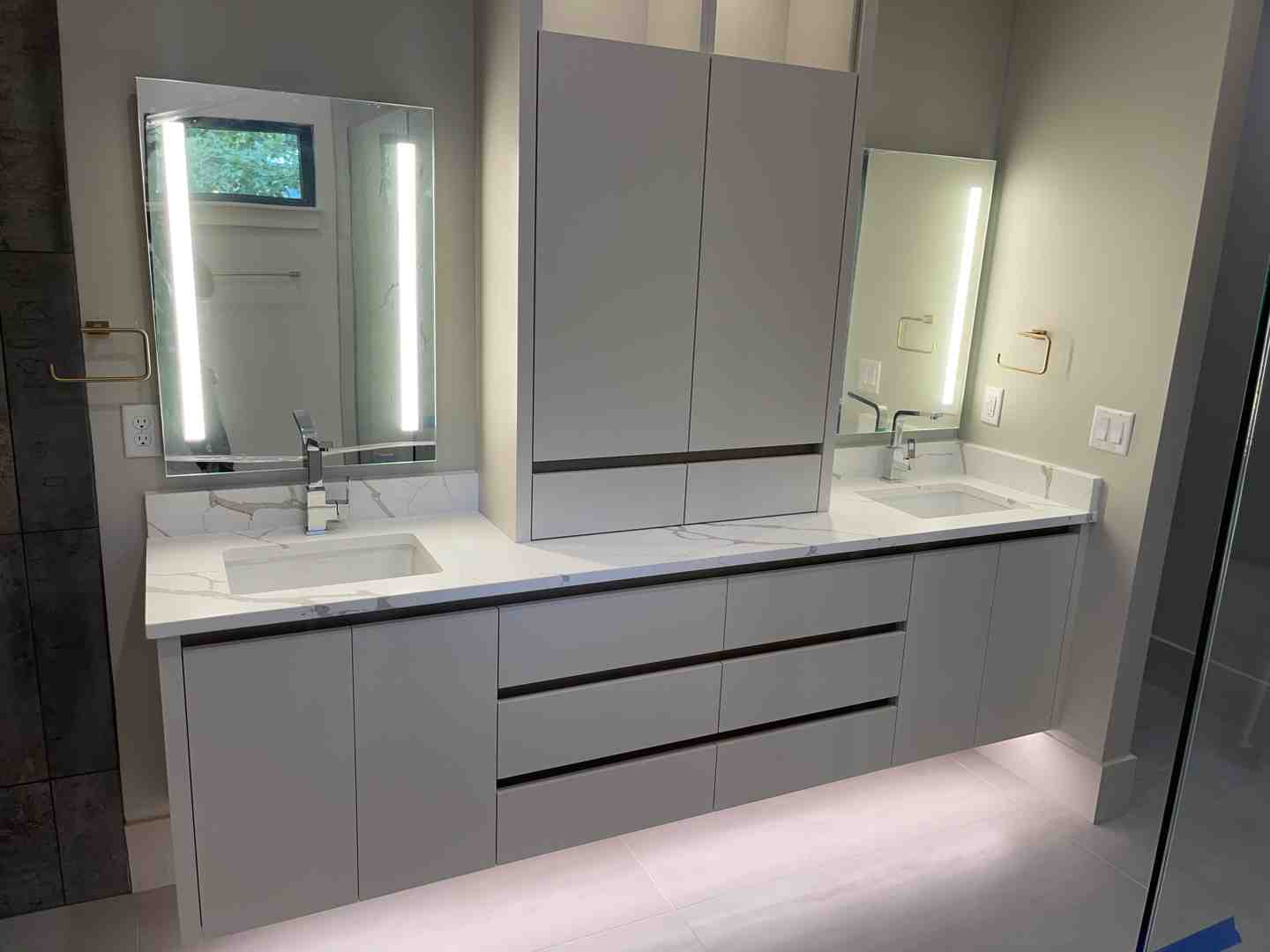 sleek, modern bathroom featuring a large, backlit, anti-fog mirror - adding personalization to a bathroom