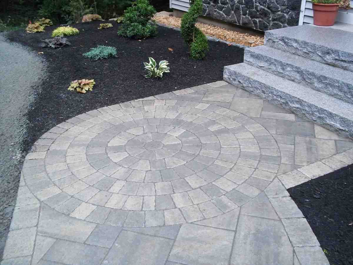 multi-level patio design with natural stone and integrated landscaping - Patio design Atkinson NH