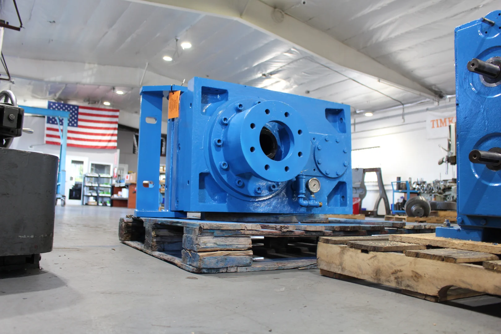 Heavy rebuilt planetary gearbox completing quality testing on a full-speed test stand Heavy rebuilt planetary gearbox completing quality testing on a full-speed test stand