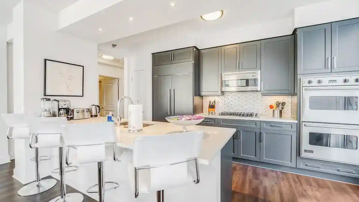 modern fully-equipped kitchen - all inclusive river north modern fully-equipped kitchen - all inclusive river north