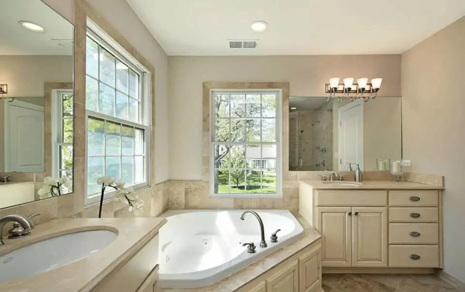 luxury master bathroom in Lincoln Park