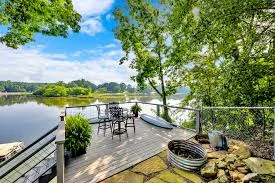 lakefront home amenities