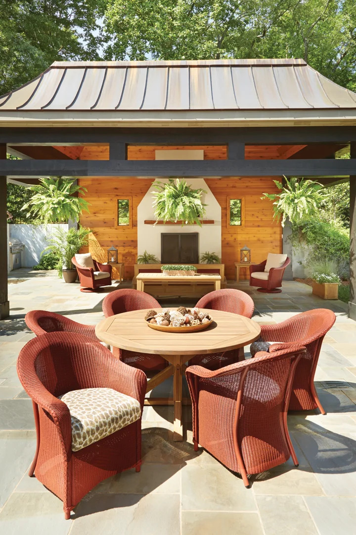 how to decorate an outdoor dining table