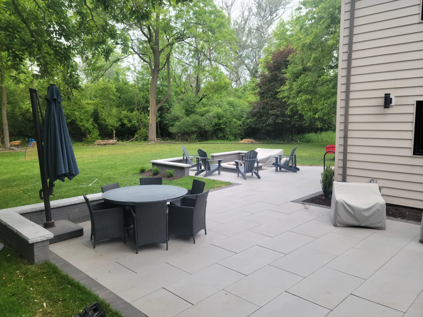 3D landscape design rendering of a custom backyard patio - patio paving contractor