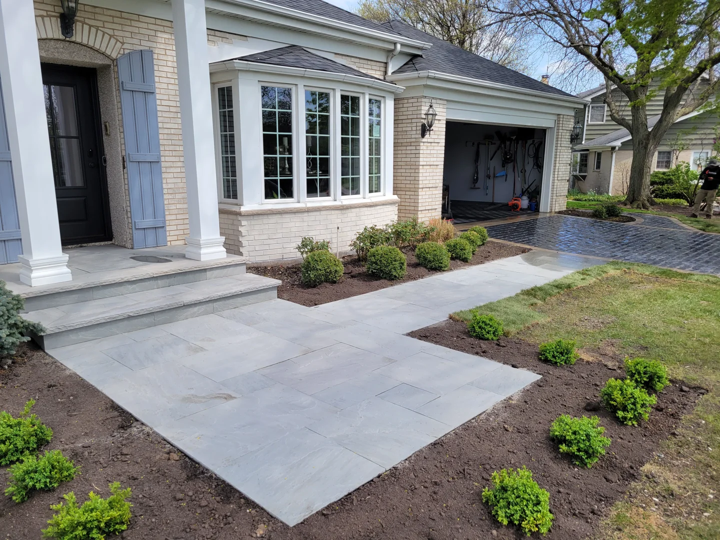 Natural stone walkway design - sidewalk paving ideas