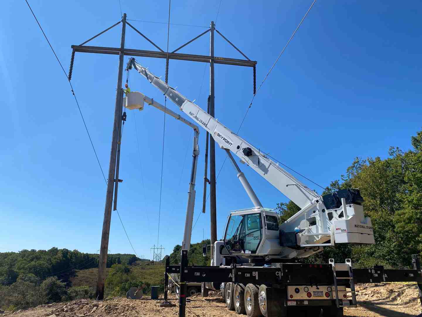 bucket truck working on power lines - Boom truck rental