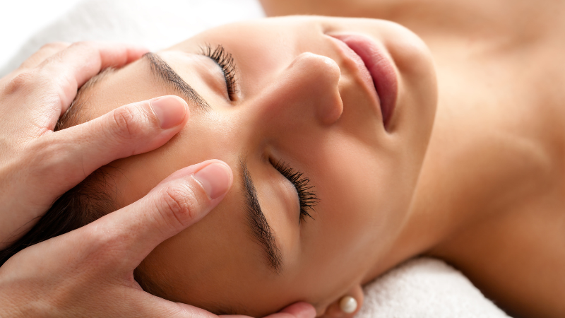 satisfied client after acne peel treatment - best acne peel treatment