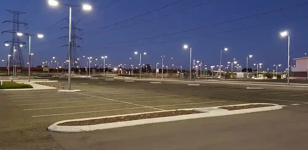 Vizona diesel light tower illuminating a roadwork site at night - Portable light towers