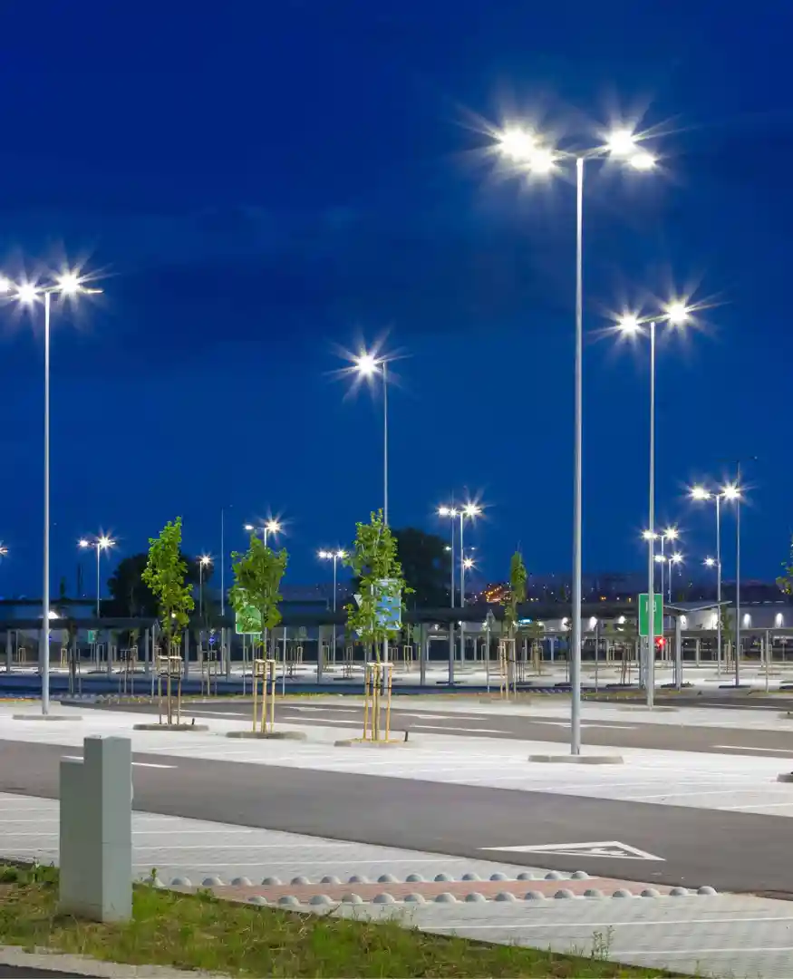 Bright, uniformly lit car park using Vizona LED lights - pole lights for parking lots Bright, uniformly lit car park using Vizona LED lights - pole lights for parking lots