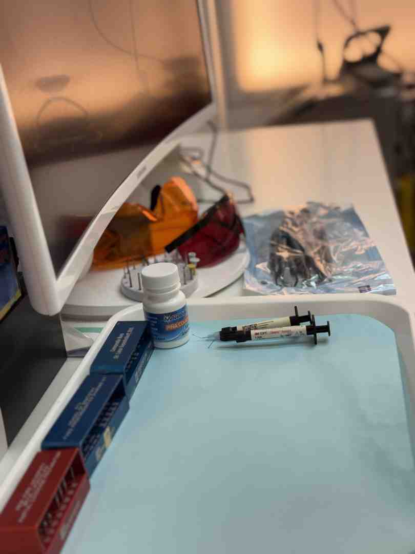 different filling materials on a dental tray - what to expect when getting a filling different filling materials on a dental tray - what to expect when getting a filling