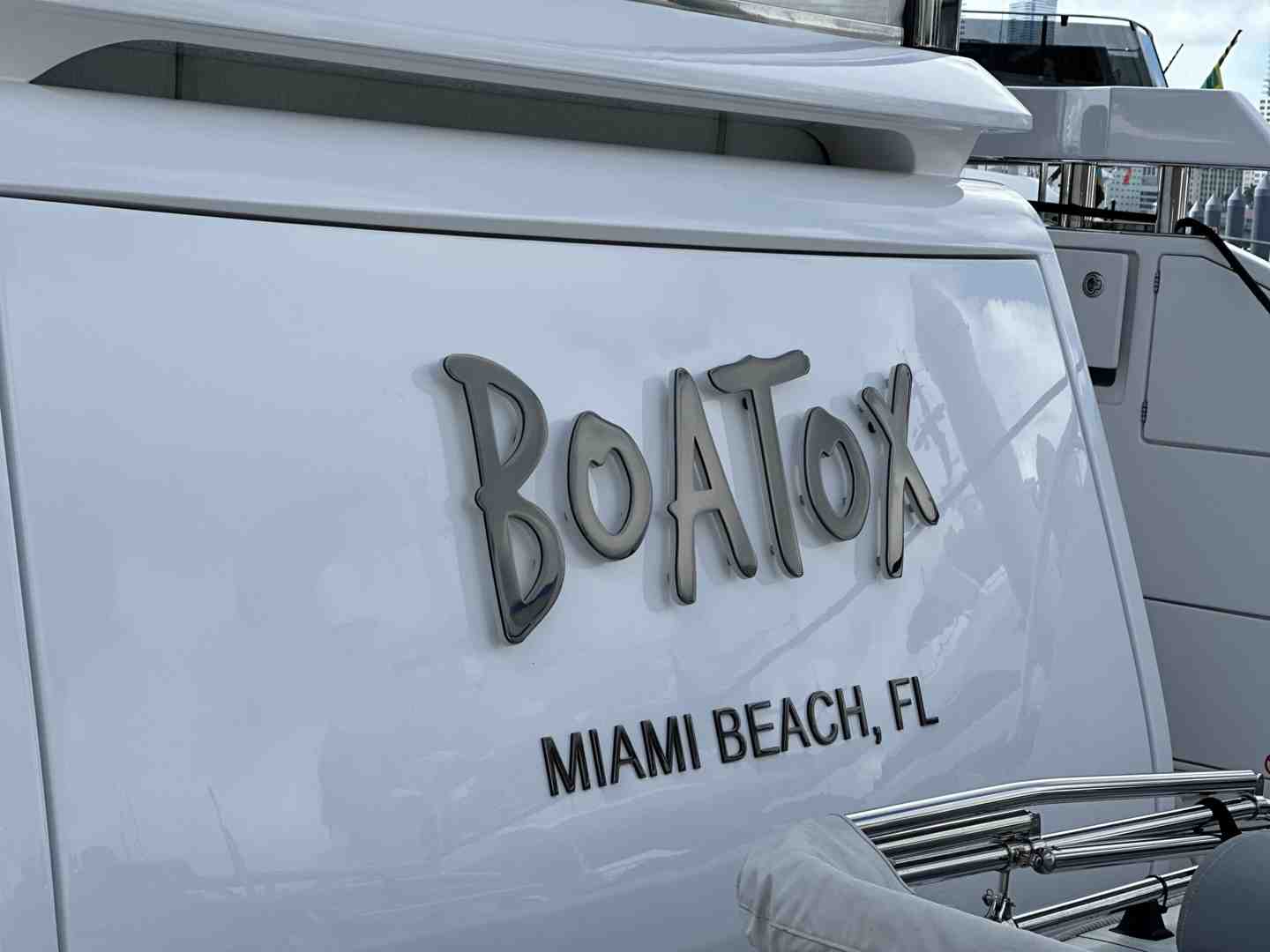 private yacht no boarding sign