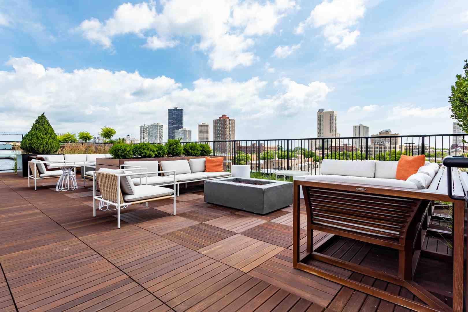 rooftop pool with chicago skyline view - Chicago apartments with pool