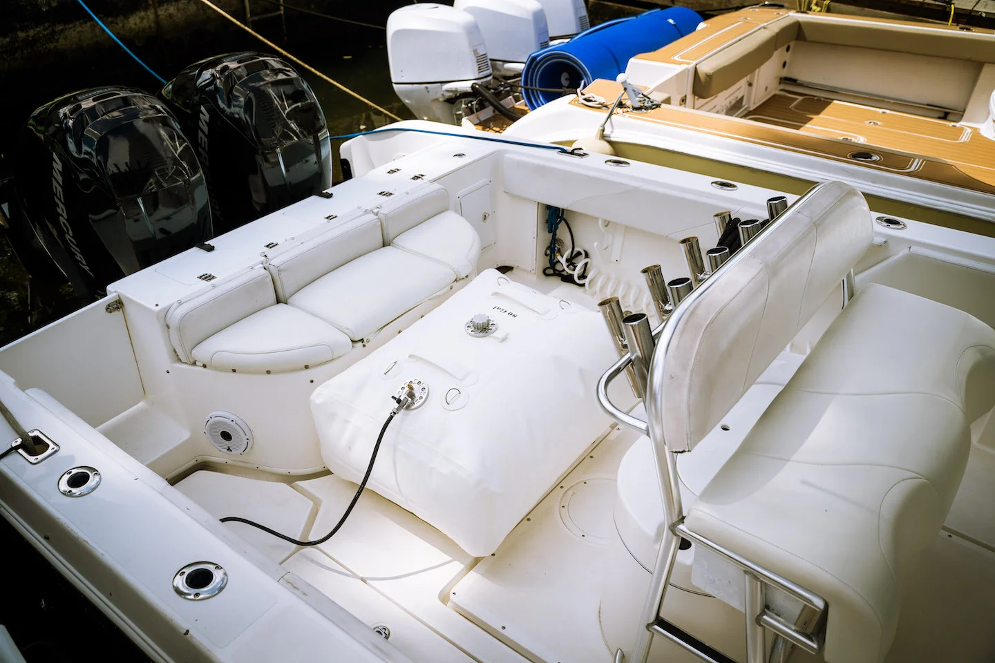 A commercial marine vessel utilizing a heavy-duty auxiliary fuel bladder on its aft deck for range extension A commercial marine vessel utilizing a heavy-duty auxiliary fuel bladder on its aft deck for range extension