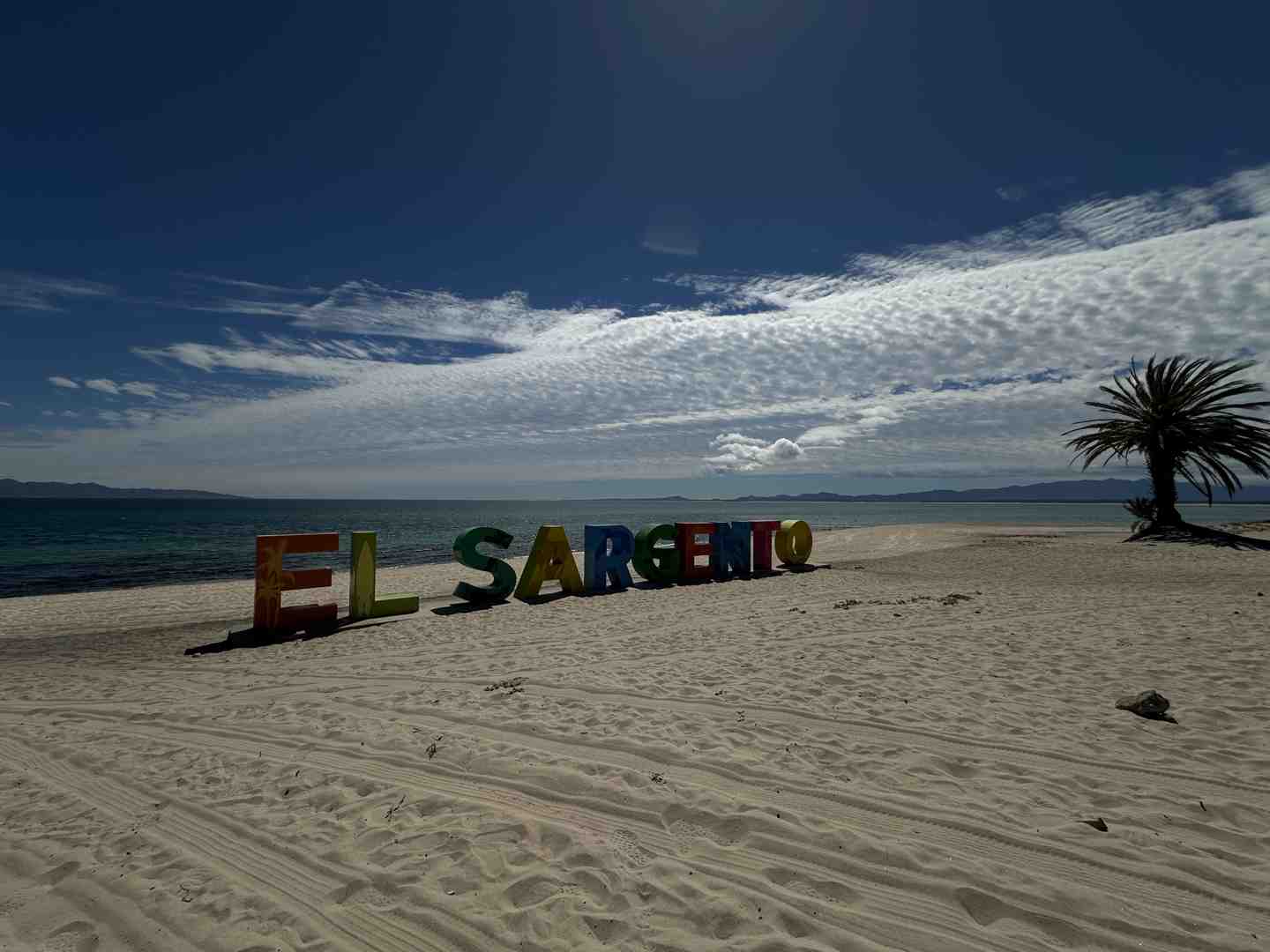 Quiet September beach scene in Los Cabos with few tourists - things to do in los cabos in september