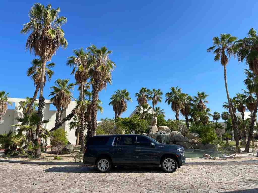 Happy travelers arriving at their resort in Cabo - Cabo airport shuttle services