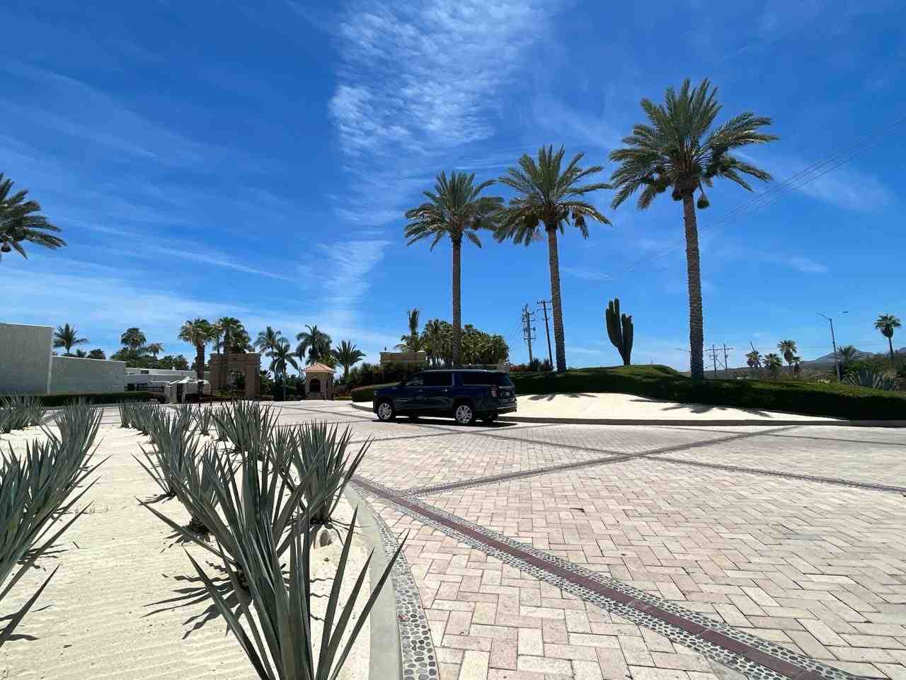 luxury SUV arrival at resort - all inclusive hotels in mexico luxury SUV arrival at resort - all inclusive hotels in mexico