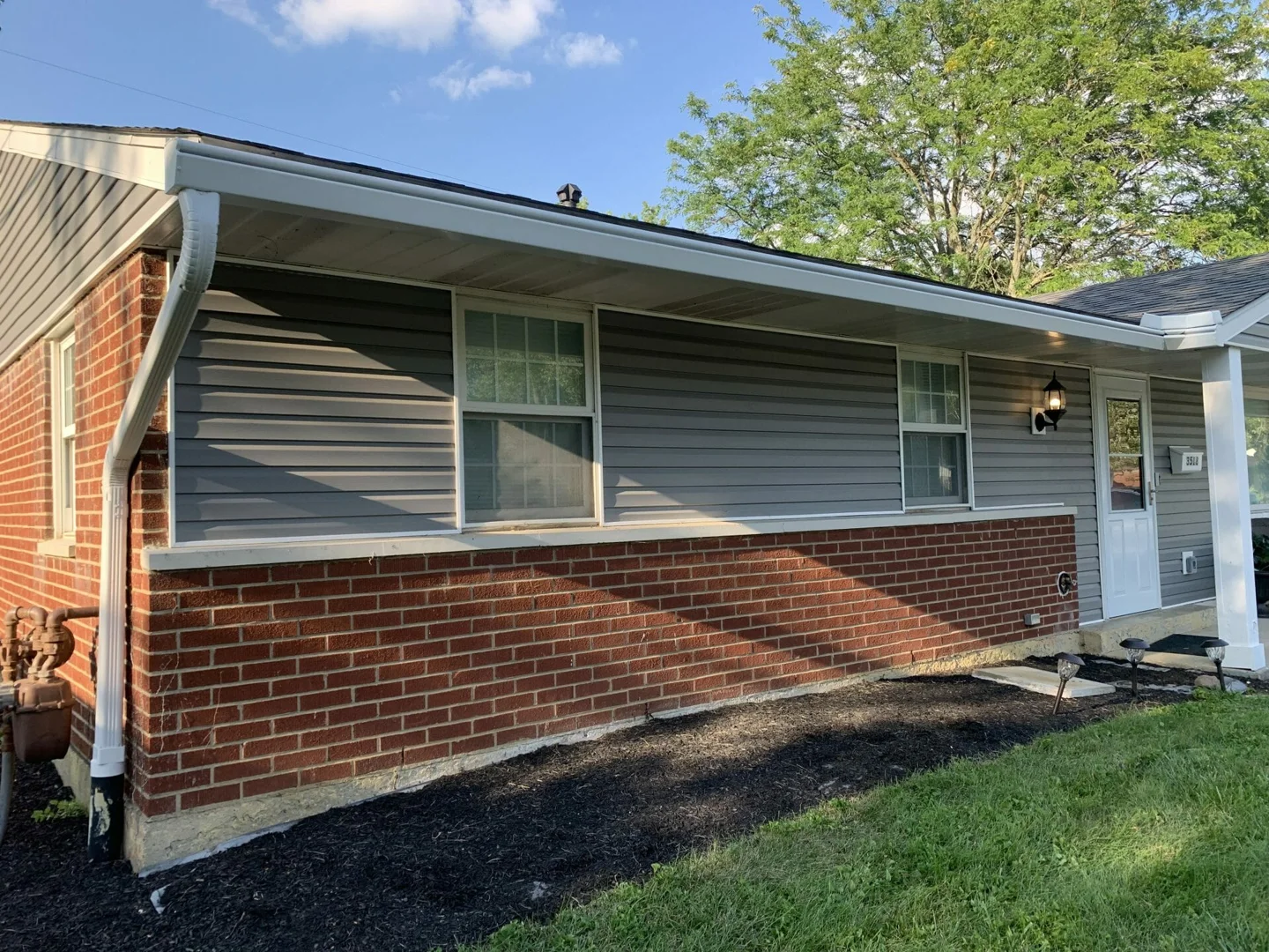 Installing heavy-duty gutter brackets along the fascia board Installing heavy-duty gutter brackets along the fascia board
