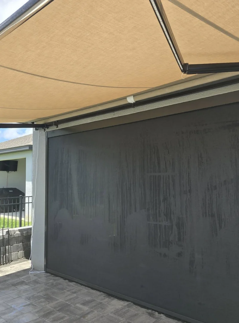 Retractable awning providing shade over an outdoor seating area Retractable awning providing shade over an outdoor seating area